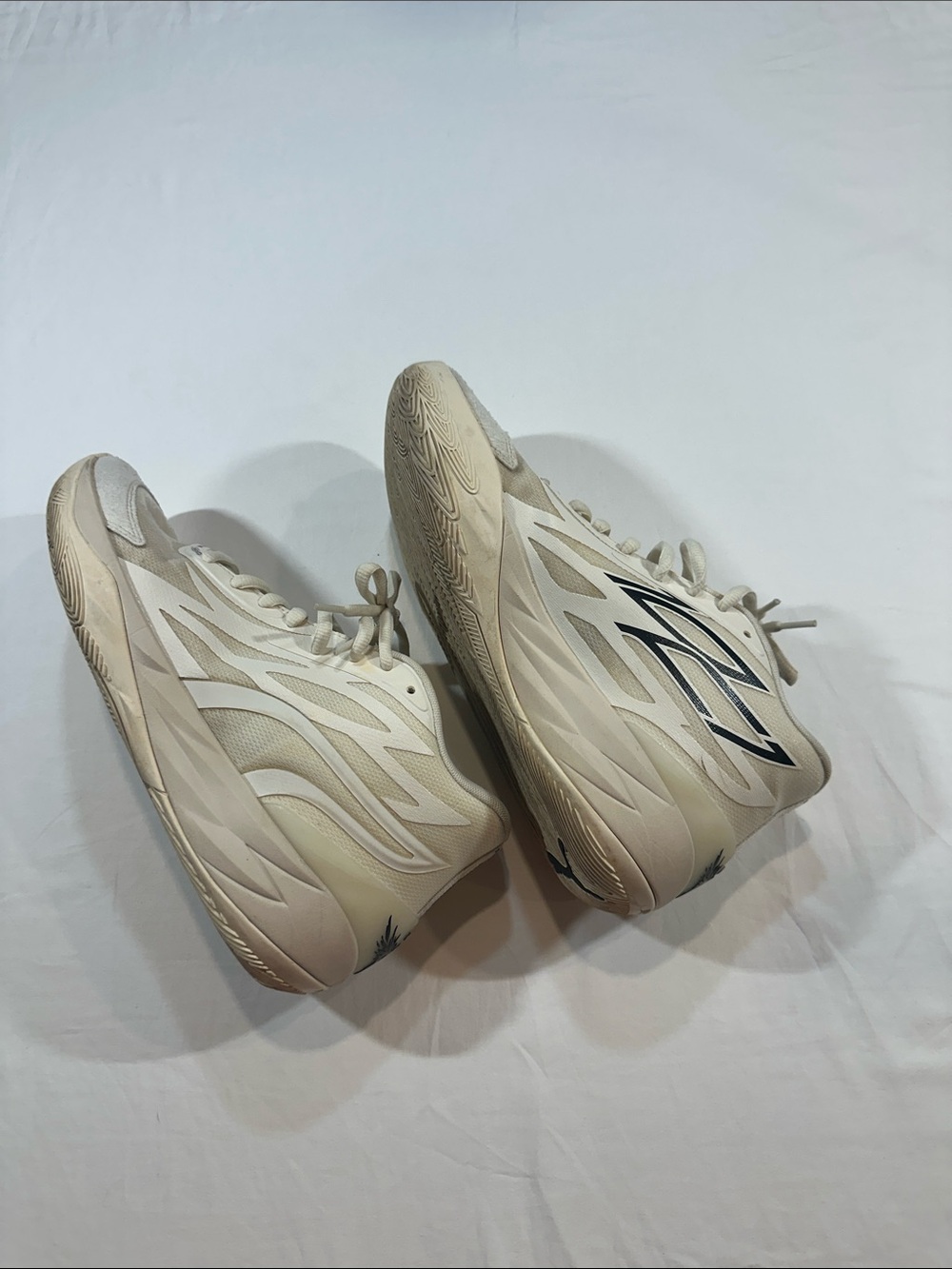 Puma M.E.L.O. Carmelo Anthony Off-White Low-Top Sneakers with Black Logo.